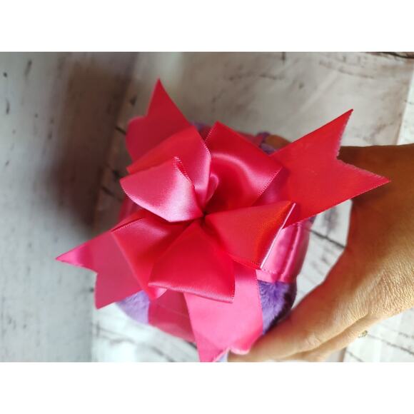 Shopkins Plush 6" Miss Pressy Purple Present With Pink Bow - Picture 3 of 6